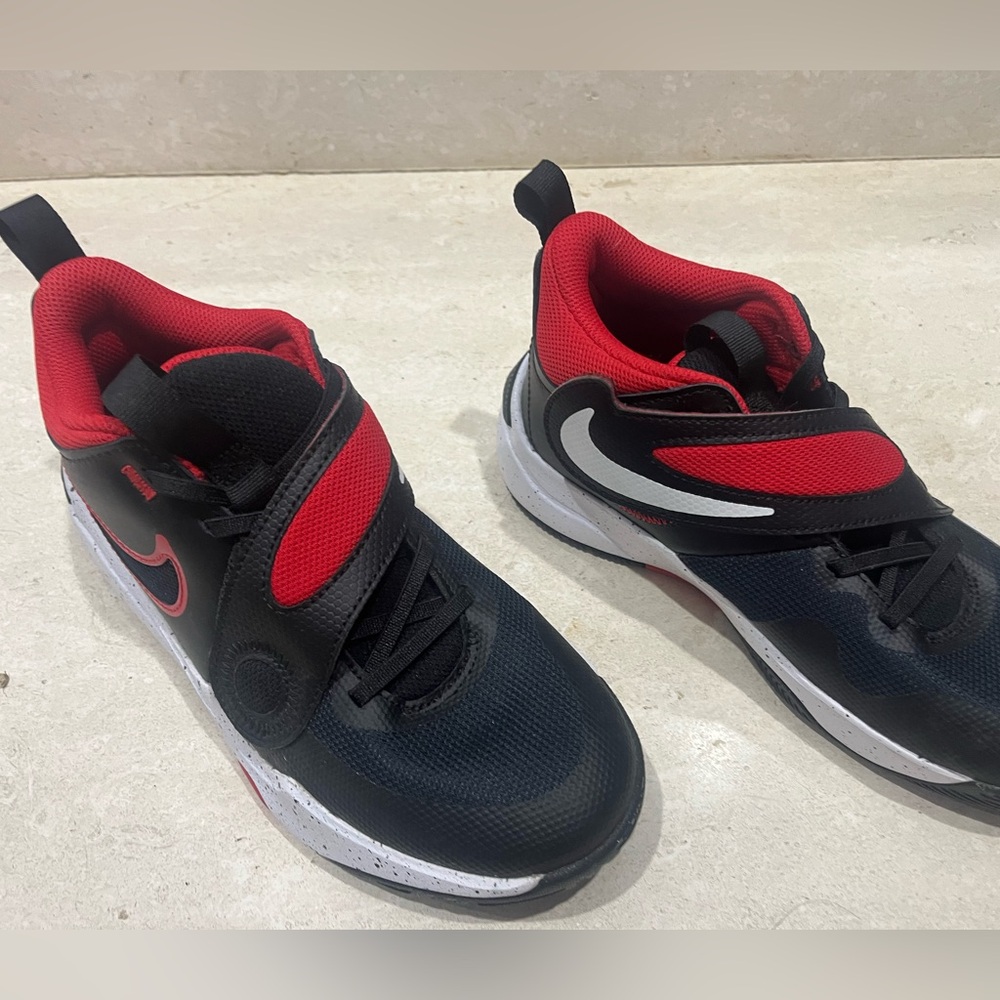 Nike youth basketball shoes sz 5.5